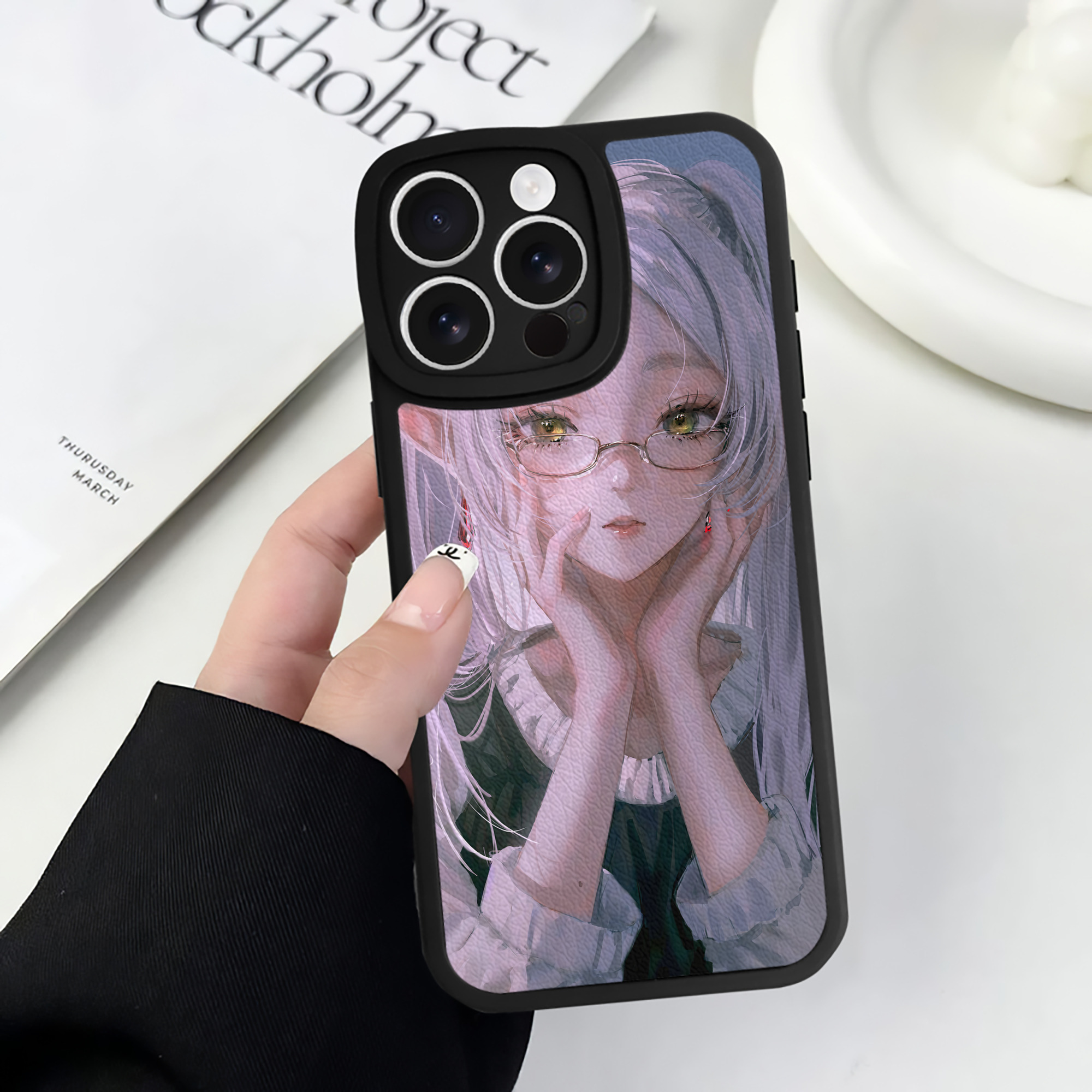 （画像用） 葬送のフリーレン Frieren 【iPhone 16シリーズ対応】シリコンスマホケース（レザー調） 材質：シリコン